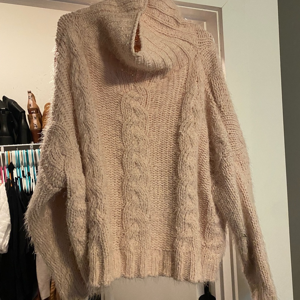 Vestique fuzzy soft pink turtleneck